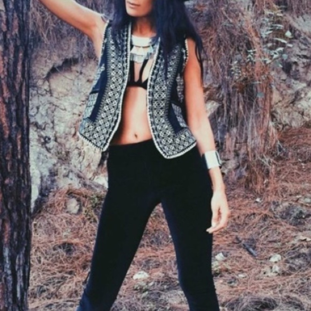 Anthro Gypsy 05 Embroidered Shearling Vest NWT - Picture 3 of 8